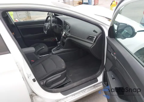 2018 Hyundai Elantra Value Edition z USA, uszkodzony, nr VIN 5NPD84LF9JH271077